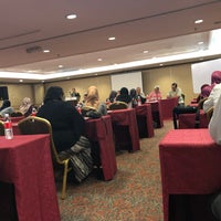 รูปภาพถ่ายที่ Kuala Lumpur International Hotel โดย Khairul Z. เมื่อ 4/13/2019