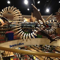 Foto tirada no(a) Livraria Cultura por Wellington S. em 1/9/2013