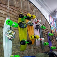 1/7/2013 tarihinde David M.ziyaretçi tarafından Amigos Skate Shop'de çekilen fotoğraf