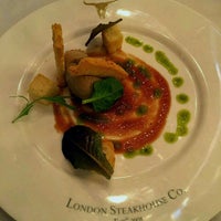Foto tirada no(a) London Steakhouse Co. por Mohammad em 4/27/2017