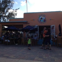 Photo prise au Toucans Oceanside Bar &amp;amp; Grill par Alejandro L. le5/14/2013