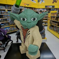 Photo taken at Toys&amp;quot;R&amp;quot;Us by Diego S. on 9/29/2017