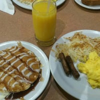 Photo taken at Denny&amp;#39;s by Edgar D. on 1/19/2016
