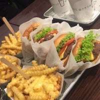 Photo taken at Shake Shack by R A. on 12/30/2015