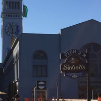 รูปภาพถ่ายที่ Sinbad&amp;#39;s Pier2 Restaurant โดย Savio Y. เมื่อ 6/12/2015