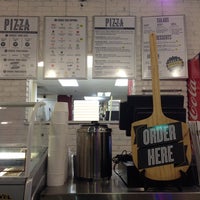 2/25/2014にMegan H.がWooden Paddle Pizzaで撮った写真