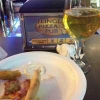 10/27/2012にJulie K.がFlingers Pizza Pubで撮った写真