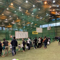 Photo taken at Meiji Jingu Gaien Indoor Ball Game Centre by 海月 . on 11/24/2019