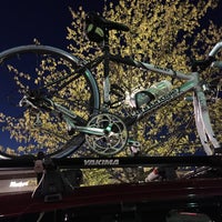 Foto scattata a Trace Bikes da Allison W. il 4/22/2015