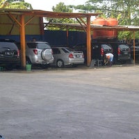 Photo taken at Cuci Mobil 24 Hours by Dodi E. on 9/17/2012