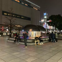 Photo taken at 翔べ未来に向けて (南口噴水) by トレイヤ （. on 12/30/2019