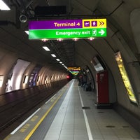 Photo taken at Heathrow Express Station (HX) - T4 by のポッポ on 4/1/2017