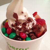 Photo taken at Pinkberry by Alisa A. on 4/18/2013