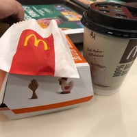 Photo taken at McDonald&amp;#39;s by L_obett C. on 3/29/2018