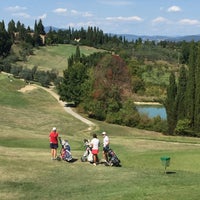 Foto diambil di Golf Club Ugolino oleh Alessandro G. pada 9/10/2015