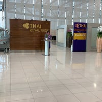Photo taken at Thai Airways (TG) Check-in (Royal First) by Nutto_YunYun on 7/20/2019