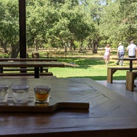 Photo prise au Dripping Springs Vodka and Gin par Justin S. le8/19/2021