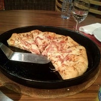 Foto diambil di Pizza Hut oleh Márcia O. pada 5/26/2013