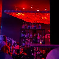 Foto tirada no(a) Sharlie Cheen Bar por Rozitasw em 5/21/2022