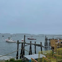 Photo taken at McLoons Lobster Shack by Elsie T. on 8/19/2023