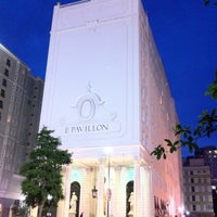รูปภาพถ่ายที่ Le Pavillon Hotel โดย Fabiana R. เมื่อ 5/16/2013
