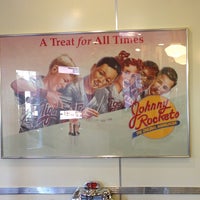 Photo taken at Johnny Rockets by Albert S. on 1/15/2013