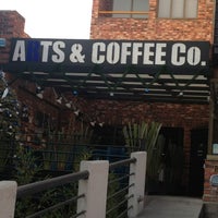 รูปภาพถ่ายที่ Arts &amp;amp; Coffee Co. โดย Priscilla g. เมื่อ 12/21/2012