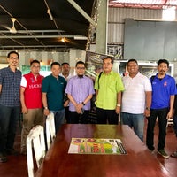 Photo taken at Restoran Manbai Ikan Bakar Pendang by فيزال زينول (. on 8/13/2017