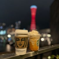 Photo taken at Starbucks by 動く点T ✈. on 4/3/2024