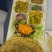 Das Foto wurde bei Ecoisthan Vegan Vegetarian Restaurant &amp;amp; Traveller House von Elif C. am 5/28/2015 aufgenommen