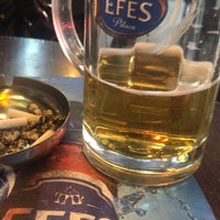 Das Foto wurde bei Kuzen Beer Cafe von Arzu Ateş am 3/7/2022 aufgenommen