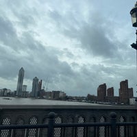 Photo taken at Battersea Bridge by Svetlana P. on 1/4/2023