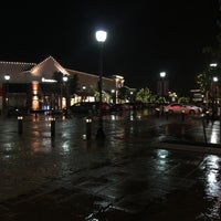 Foto tirada no(a) The Promenade Shops at Saucon Valley por Scooter M. em 5/30/2016