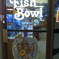 Foto tirada no(a) The Fish Bowl &amp;amp; More por Serah N. em 11/23/2012