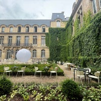 Photo taken at Jardin du Musée Carnavalet by Zach S. on 7/22/2022