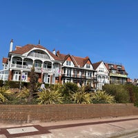 Photo taken at Chalkwell Beach by Arif K. on 3/26/2022