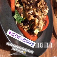Foto tirada no(a) Beeves Burger por Kemal Ş. em 3/3/2019
