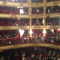 Foto tirada no(a) Opéra Royal de Wallonie por Florence N. em 4/23/2013