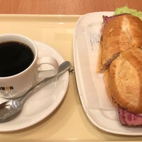 Photo taken at Doutor Coffee Shop by PIKO さ. on 7/31/2021