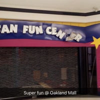 รูปภาพถ่ายที่ Oakland Mall โดย Ben S. เมื่อ 5/28/2016