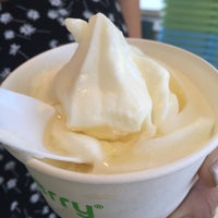 Photo taken at Pinkberry by Trang T. on 5/31/2016