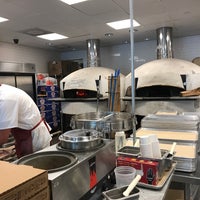Foto tirada no(a) Inizio Pizza Napoletana por Jay S. em 7/16/2017