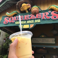 Photo taken at Squeezer&amp;#39;s Tropical Juice Bar by かわ Z. on 5/19/2018