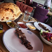 Das Foto wurde bei Kebap Diyarı Restaurant von Kübra G. am 7/10/2018 aufgenommen