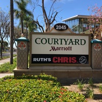 Foto diambil di Courtyard by Marriott Anaheim Resort/Convention Center oleh Eric M. pada 5/5/2018