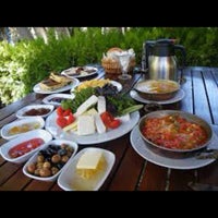 Foto diambil di Madalyalı Restaurant oleh Gursel Y. pada 2/5/2023