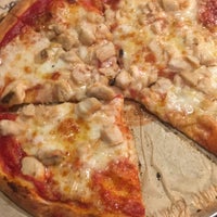 6/22/2018 tarihinde Mariel P.ziyaretçi tarafından Blaze Pizza'de çekilen fotoğraf