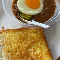 Photo taken at Gerai Makanan Kacang Pool Haji by naddyys on 5/16/2022