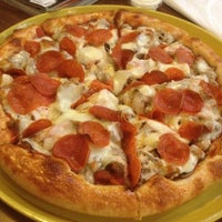 รูปภาพถ่ายที่ Georgio&amp;#39;s Pizza โดย Steven G. เมื่อ 12/14/2012