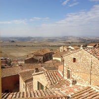 10/25/2011 tarihinde Alison G.ziyaretçi tarafından Castello Delle Serre'de çekilen fotoğraf